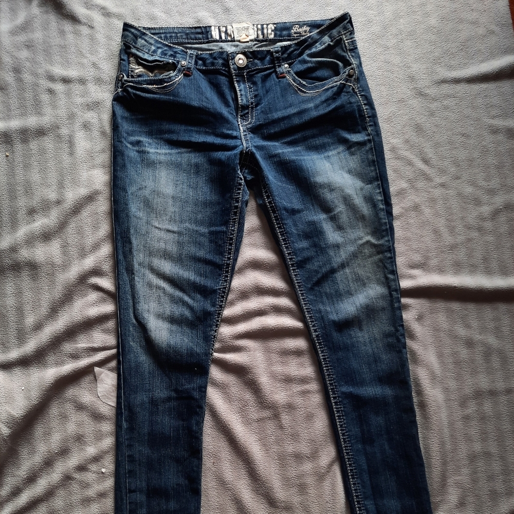 Juniors, low rise, super skinny jeans